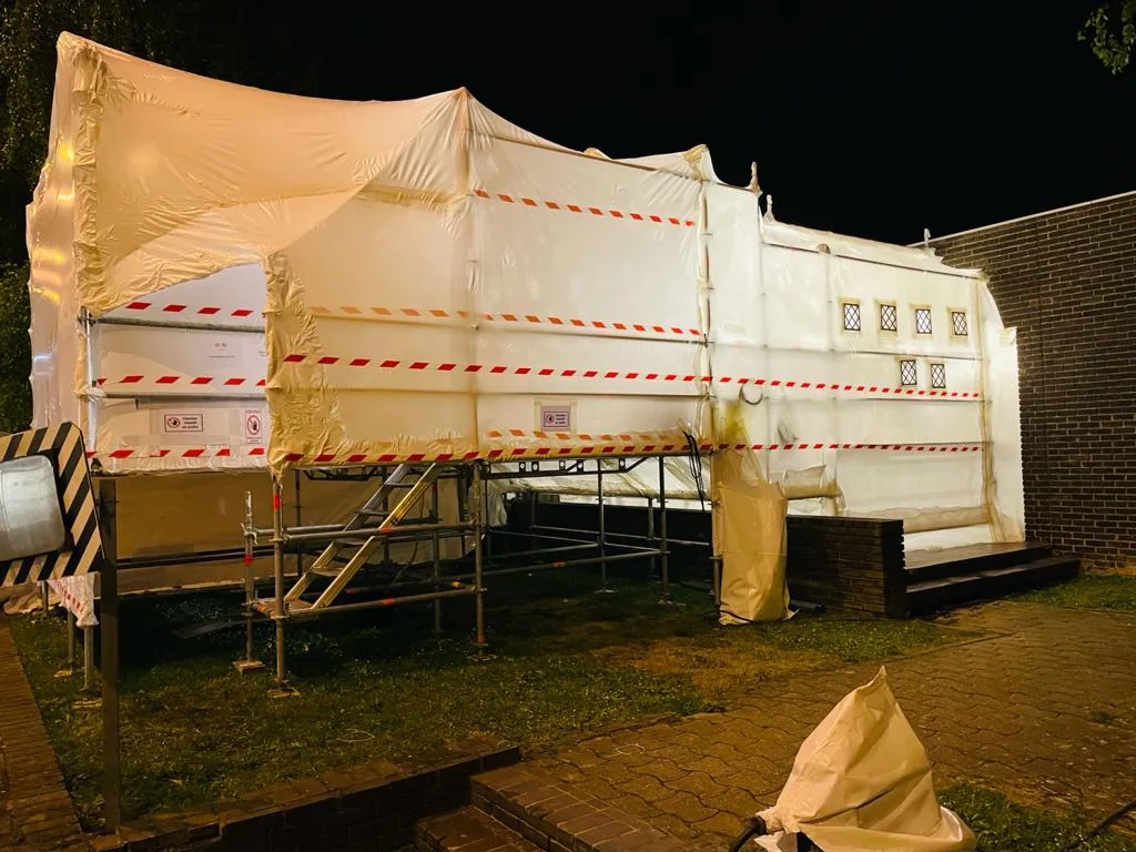 Bâtiment entièrement placé sous confinement extérieur par C2DG